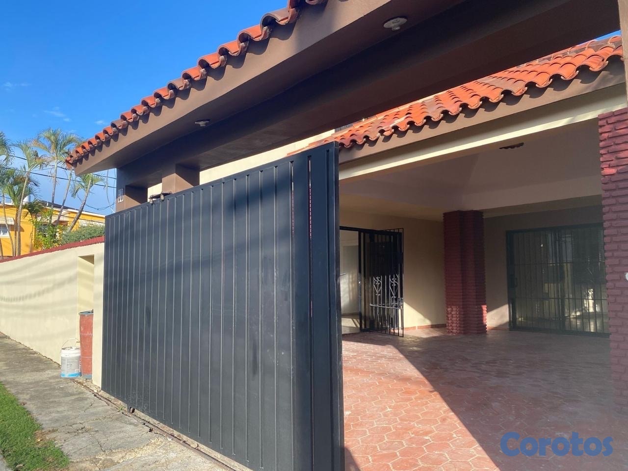 casas - venta de casa con 300mts próximo a la avenida España Santo Domingo este  9