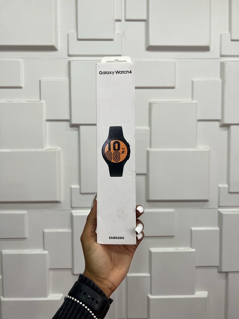 celulares y tabletas - Samsung Galaxy Watch 4 de 44mm 0