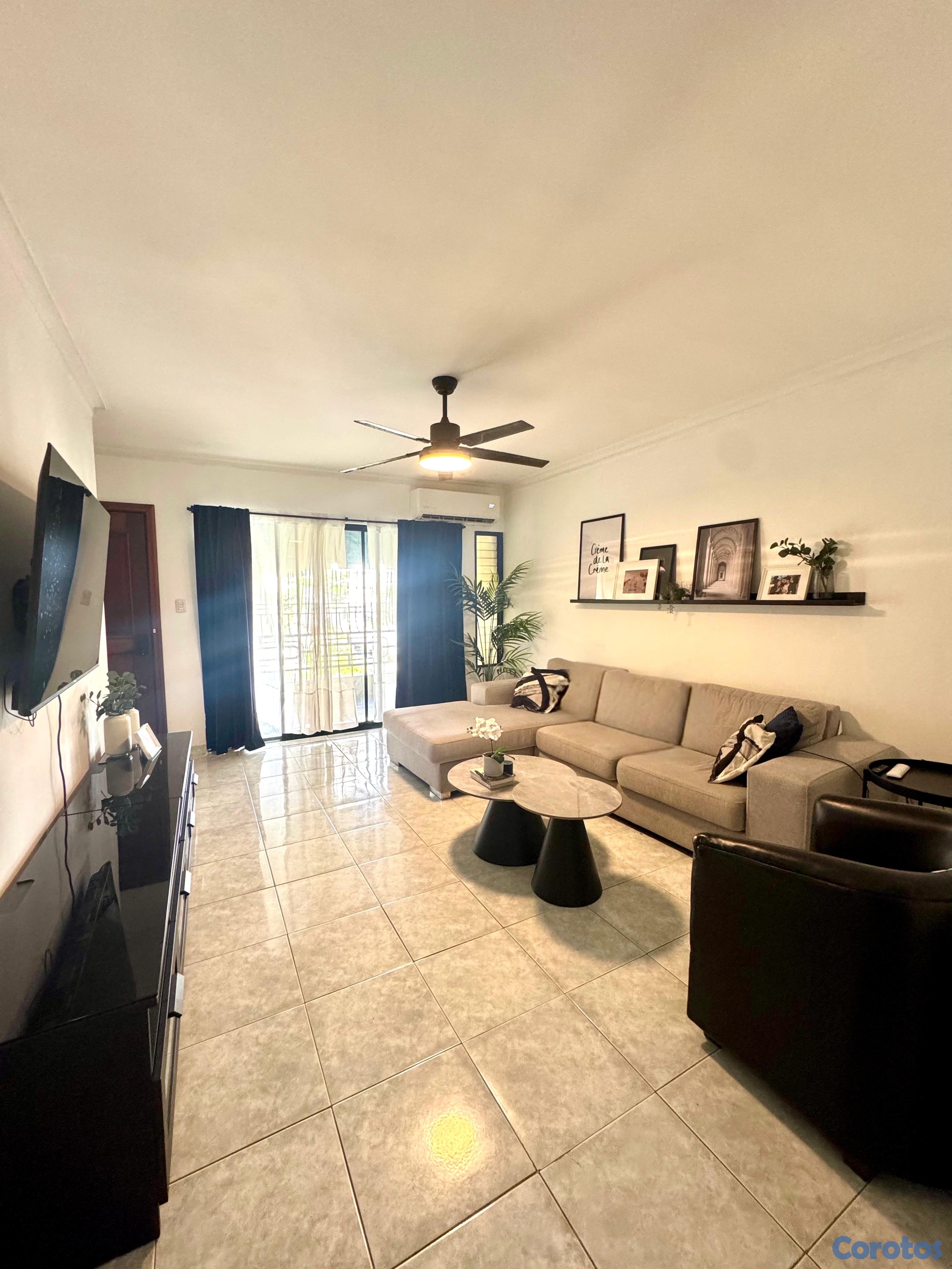 apartamentos - vendo Evaristo Morales dos hab dos baños balcón cocina amplia servicio  2