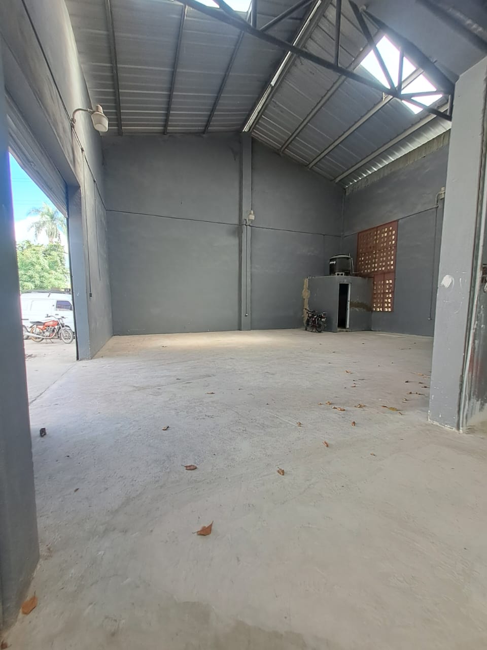otros inmuebles - Alquilo Nave  200  mts próximo al km 14 aut Duarte 6
