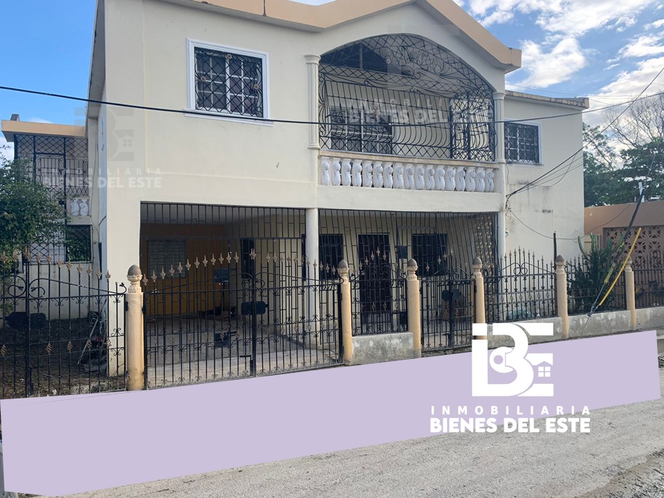 casas - Se vende Casa Grande  de dos Niveles en Urbanizacion Hazim 