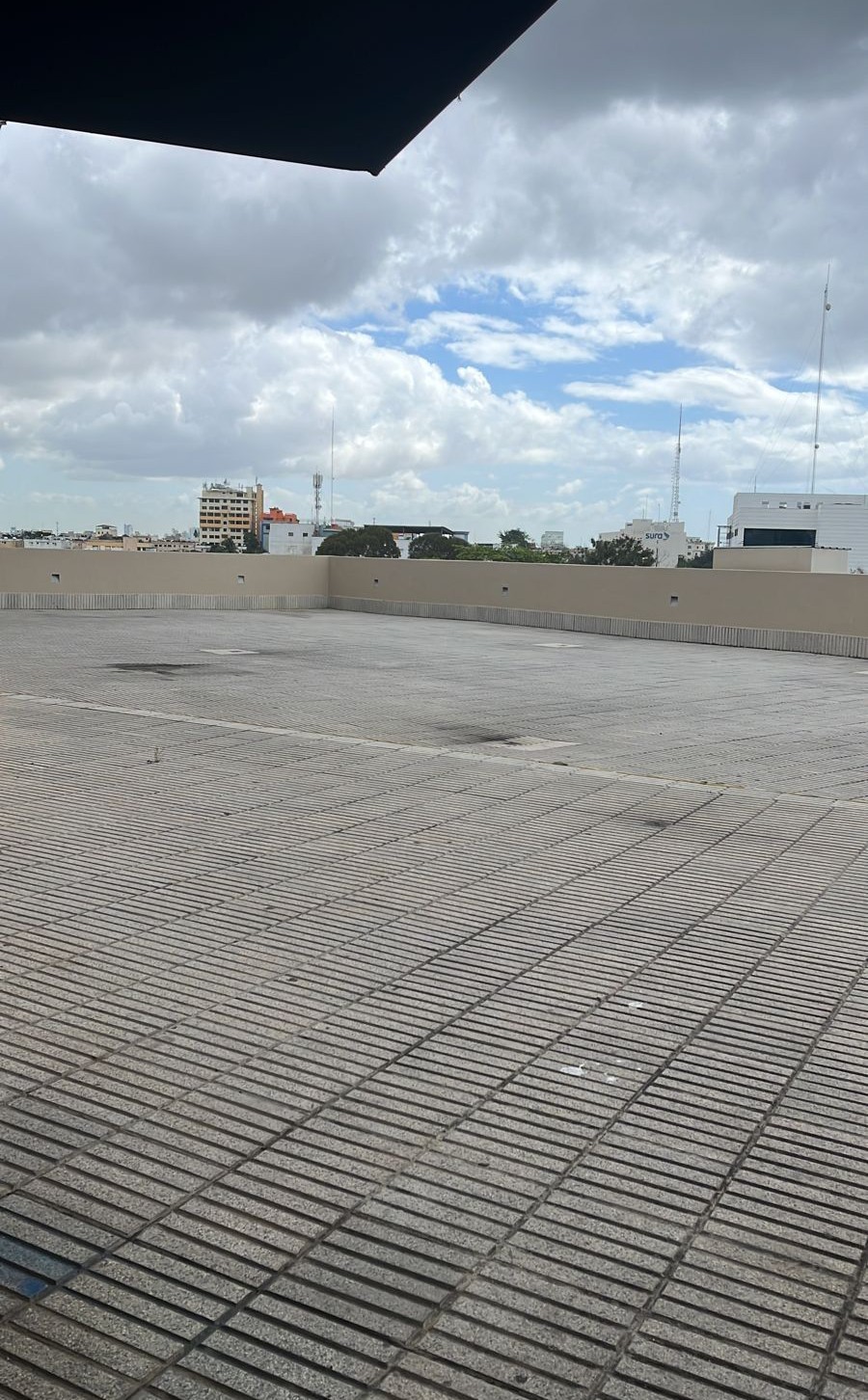 oficinas y locales comerciales - Vendo Sambil local de 42 mts mas 360 mts terraza ideal para Roof Topp 1