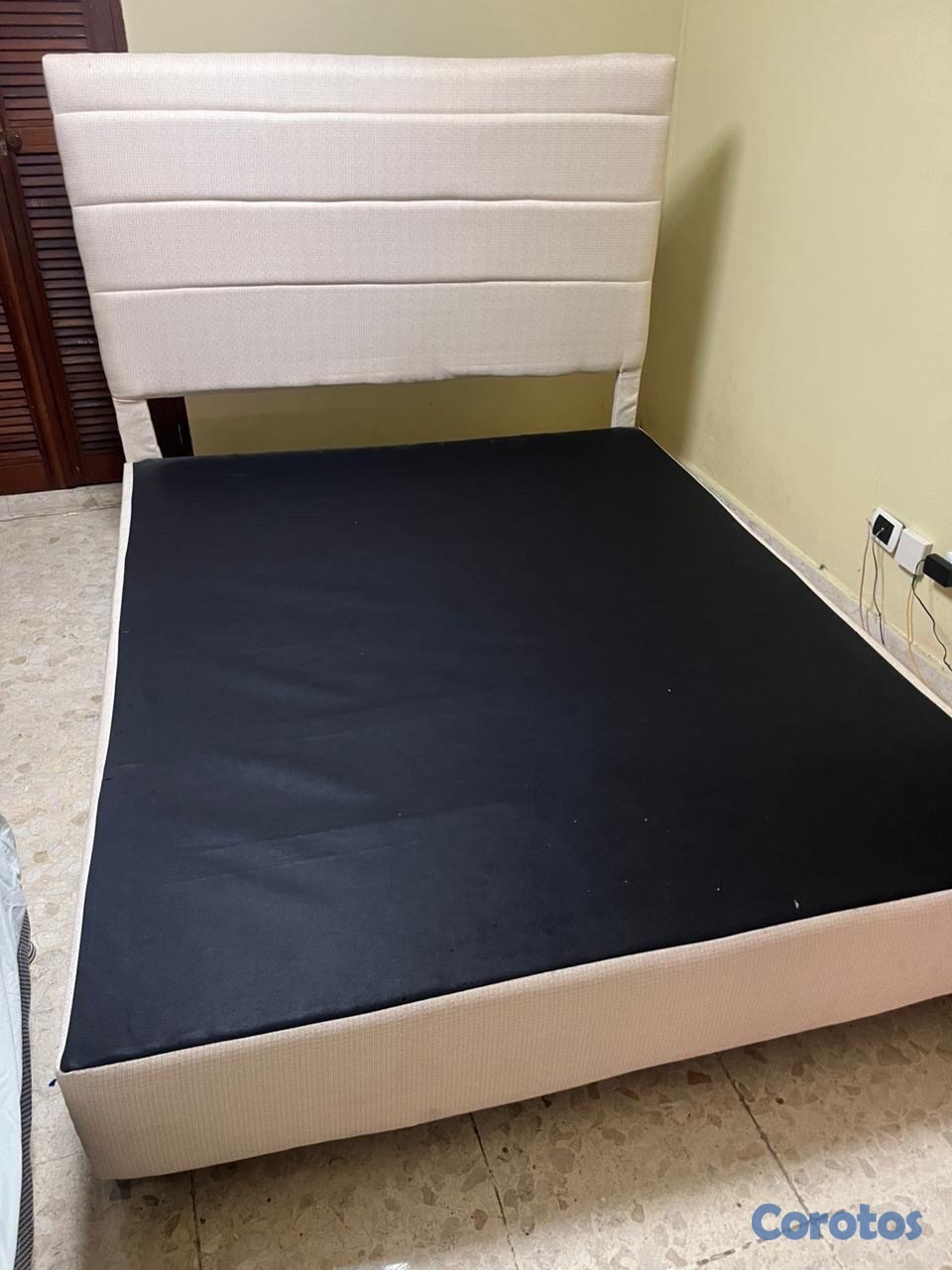 muebles y colchones - Cama Queen de oportunidad con colchón de La nacional  2