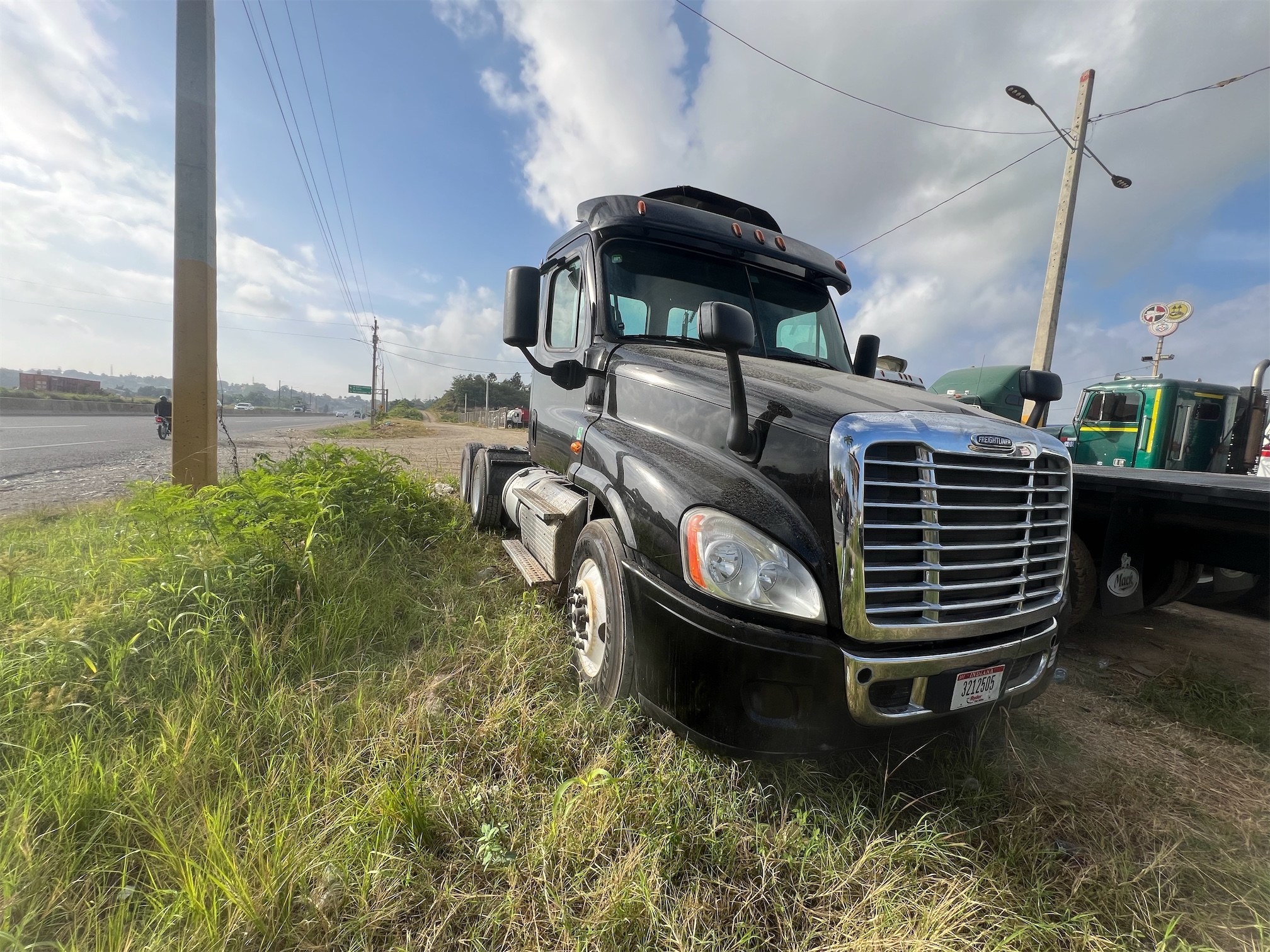 camiones y vehiculos pesados - Cabezote Freightliner Cascadia 2017 6