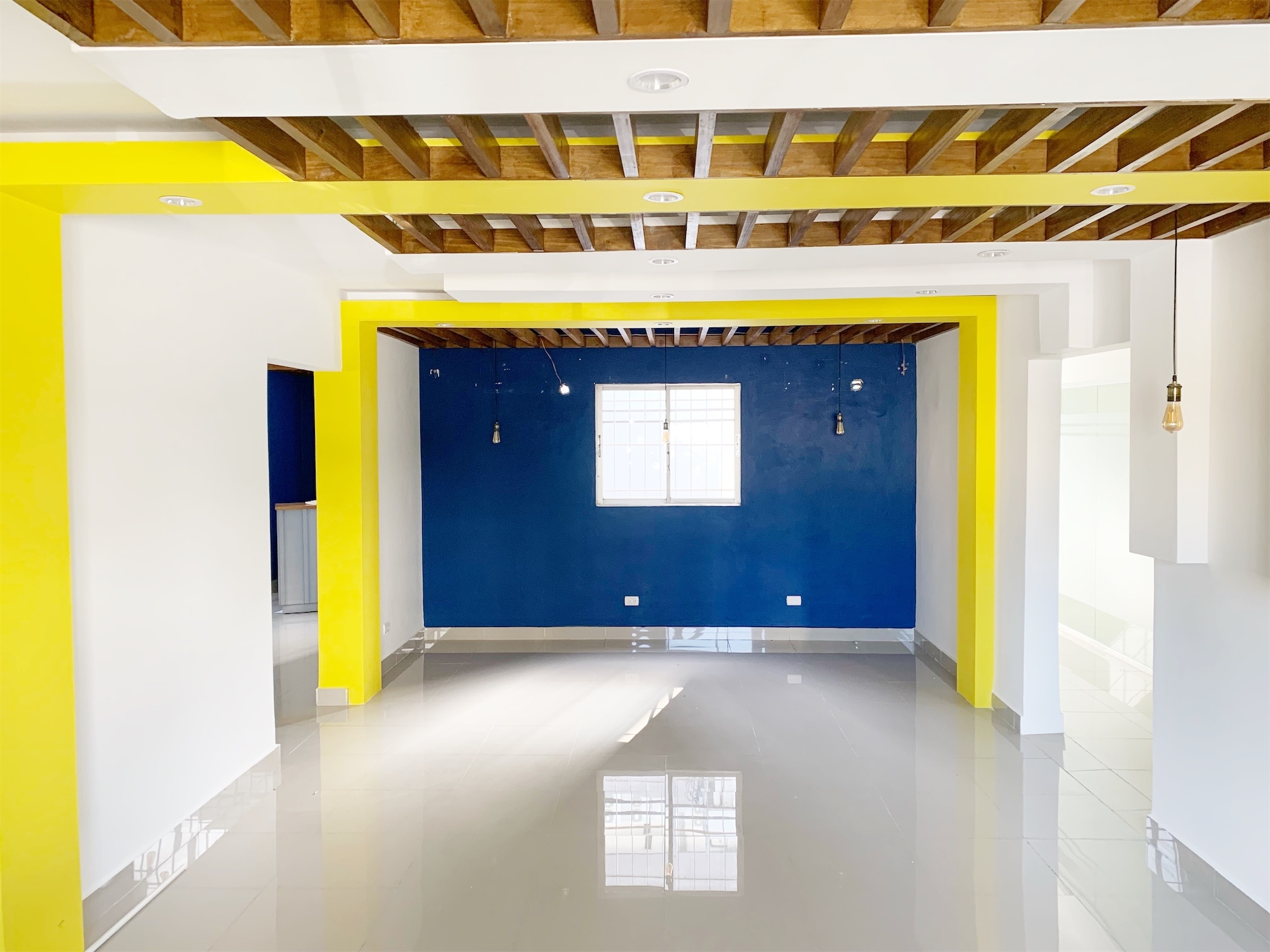 oficinas y locales comerciales - Local con buena iluminación y decoración 9