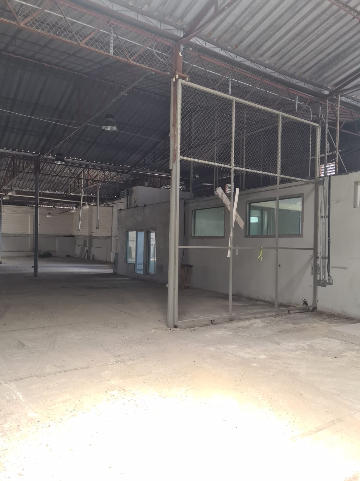 oficinas y locales comerciales - Alquilo Nave 2,200 mts Aut. Duarte Km 11 6