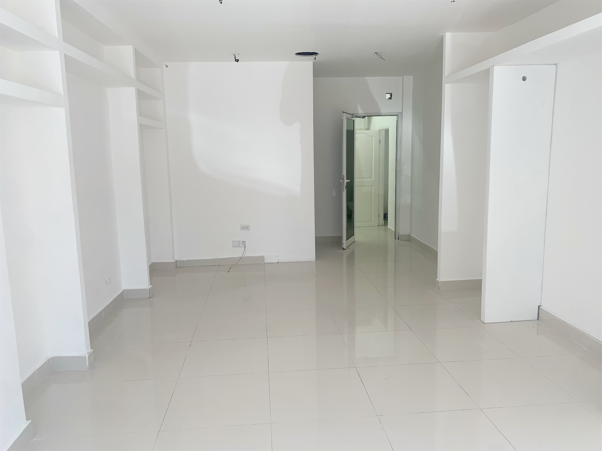 oficinas y locales comerciales - Local espacio abierto en Evaristo  2