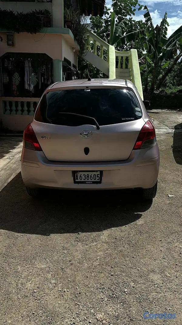 carros - Toyota Vitz 2011 9