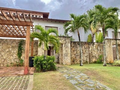 casas vacacionales y villas - Hermosa Villa Disponible en Proyecto Privado
