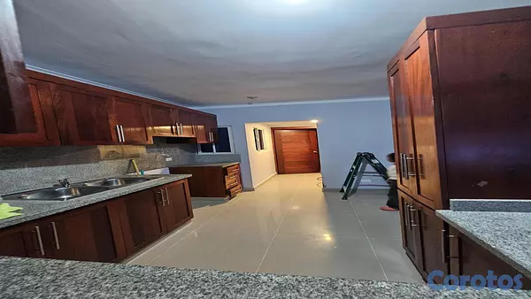 apartamentos - ALQUILO APARTAMENTO EN VILLA AURA SEGUNDO NIVEL CON TERRAZA 2