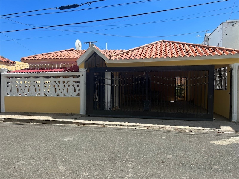 casas - Venta de casa en la autopista de san Isidro prado oriental Santo Domingo este  2