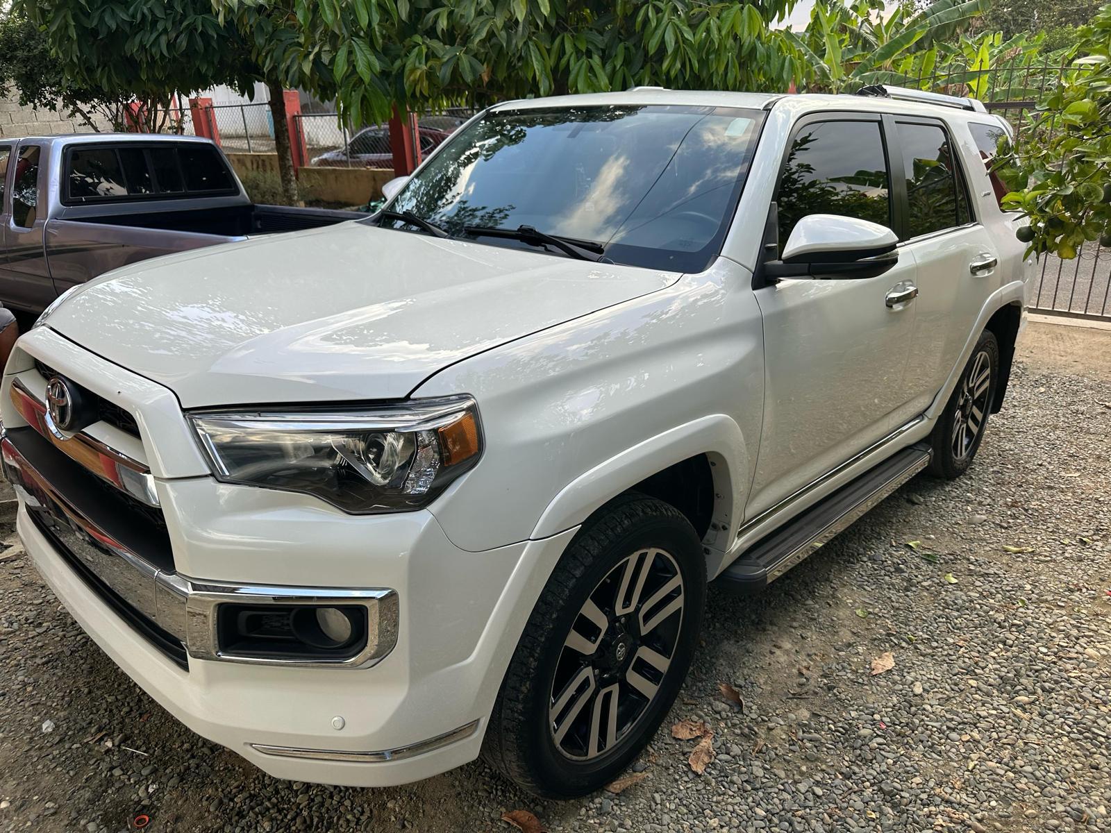 jeepetas y camionetas - Toyota 4runner sr5 2017 2