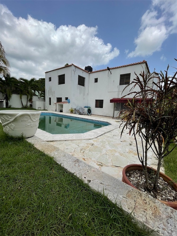casas - Venta de casa en alameda Santo Domingo con 700mts y piscina 6