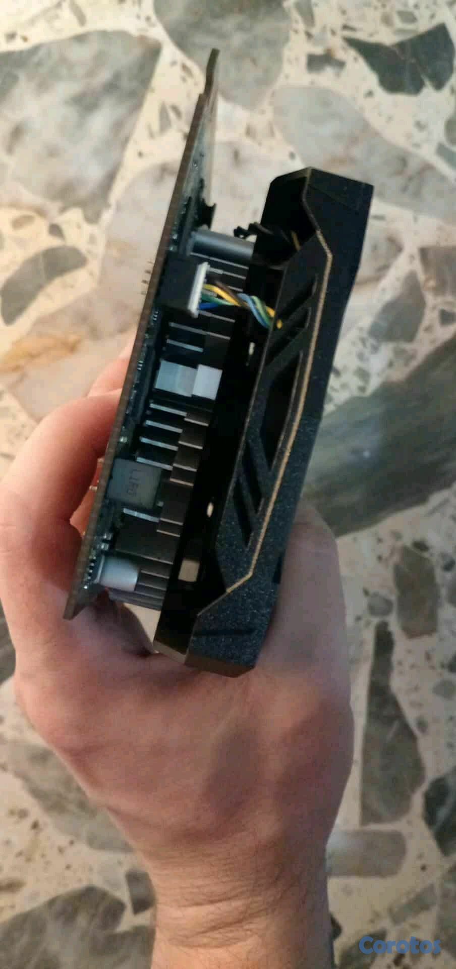 computadoras y laptops - AMD Radeon Phantom Gaming Rx 550 2gb 4