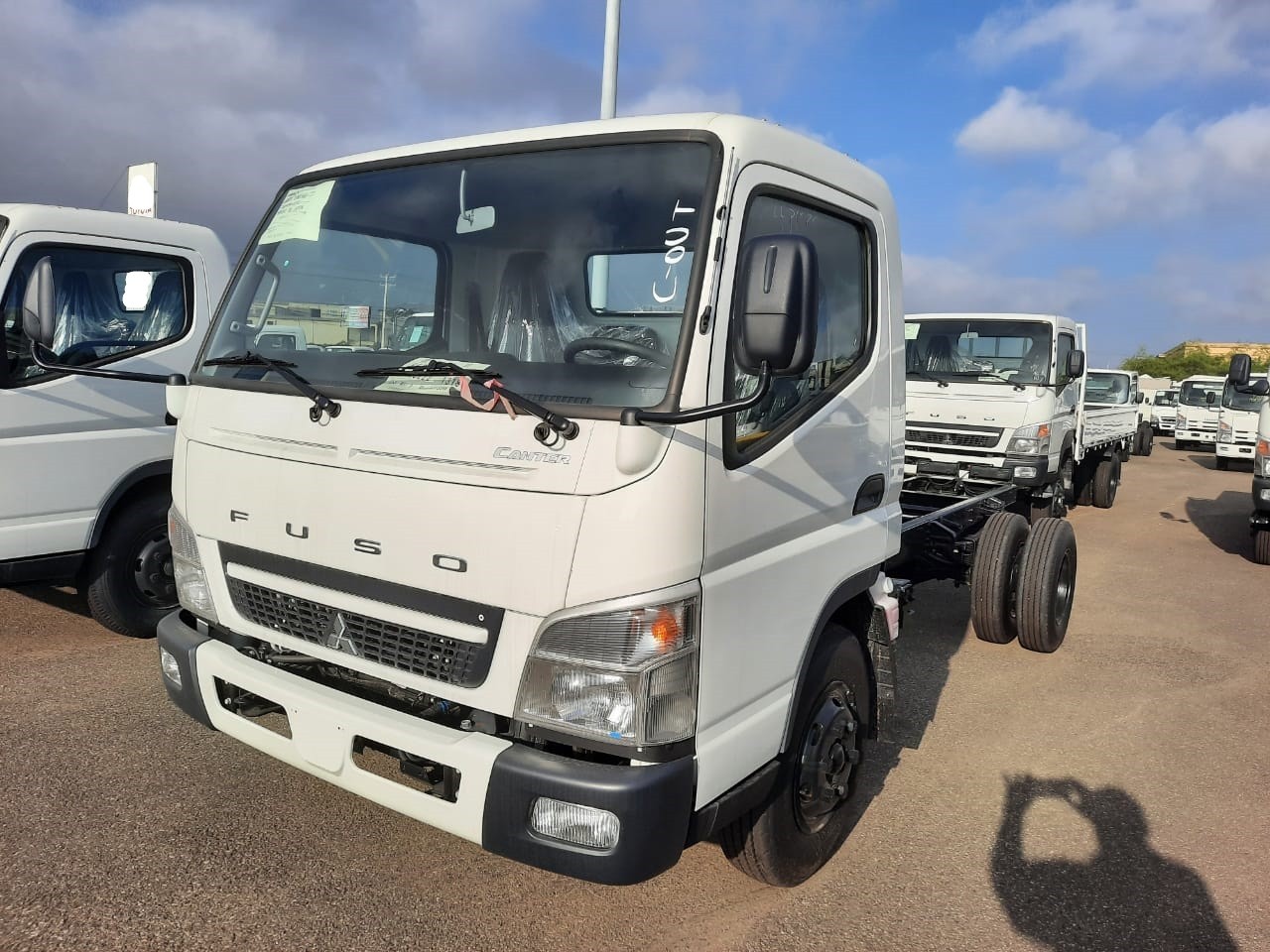 camiones y vehiculos pesados - MITSUBISHI CANTER FUSO 2024 10