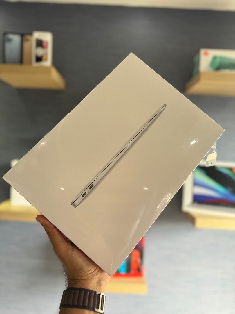 celulares y tabletas - MacBook Air 2020 13 inch/ M1 Apple Chip/ 256GB / 8GB RAM Sellada RD$ 48,500 NEG 0