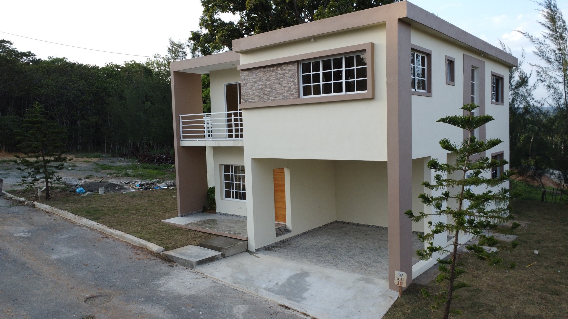 casas - Moderna casa de dos niveles en venta en Jarabacoa