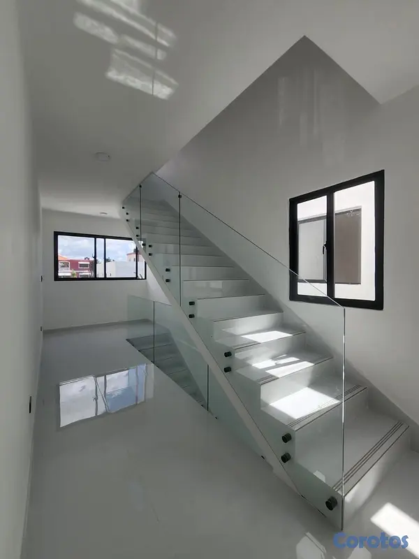 casas - venta de espectacular casa con piscina en la autopista de san isidro  13