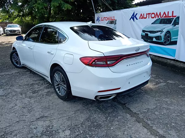 carros - HYUNDAI GRANDEUR 2018 BLANCO 6
