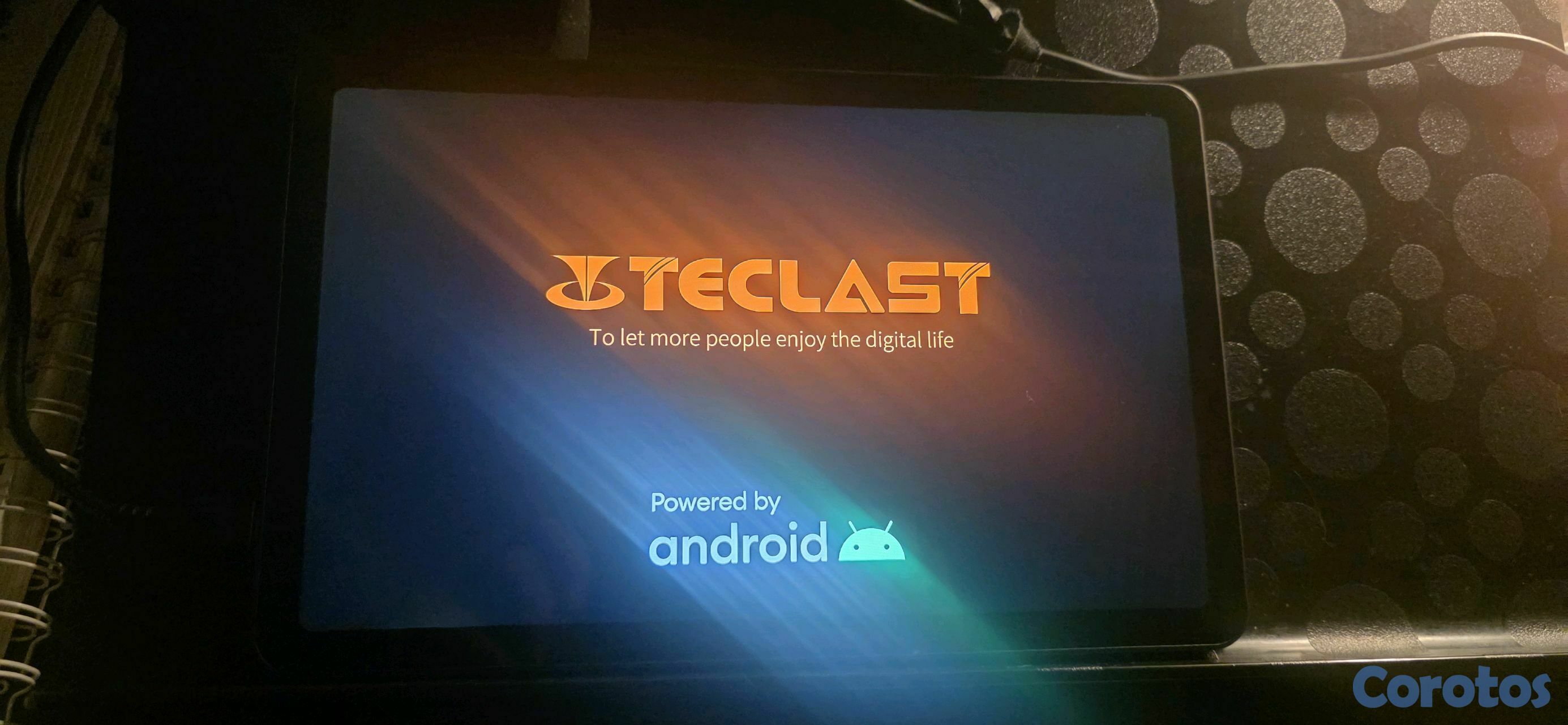 celulares y tabletas - Tablet Teclast + funda protectora de cuero. 1