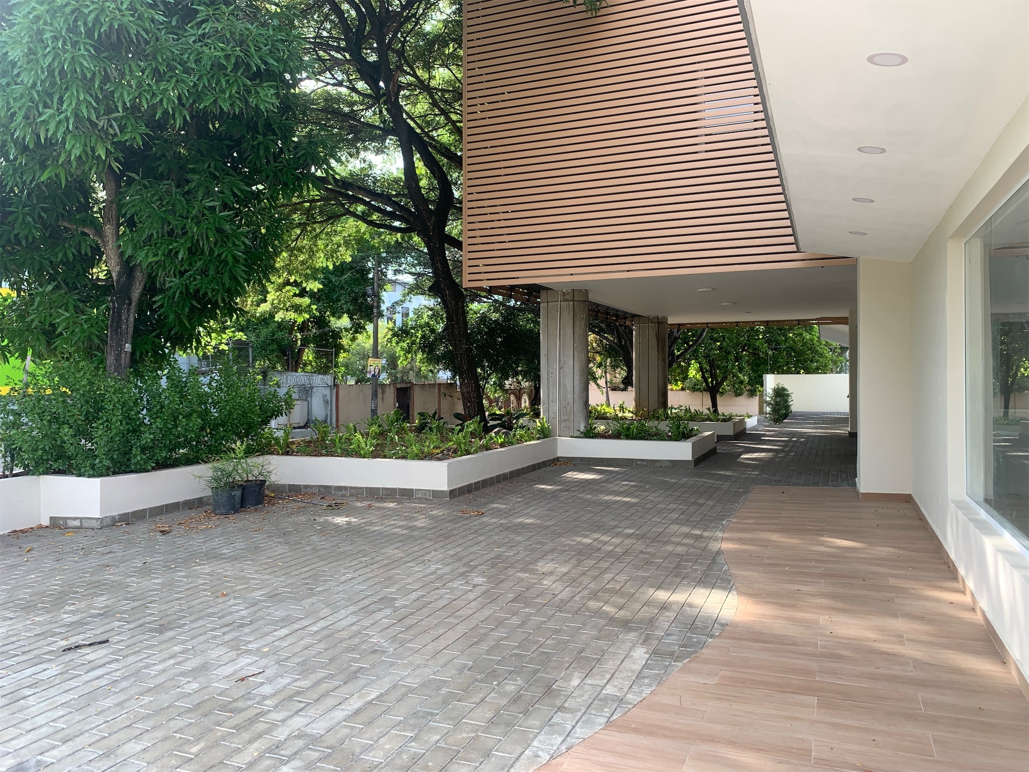 oficinas y locales comerciales - Local céntrico y comercial millon 1