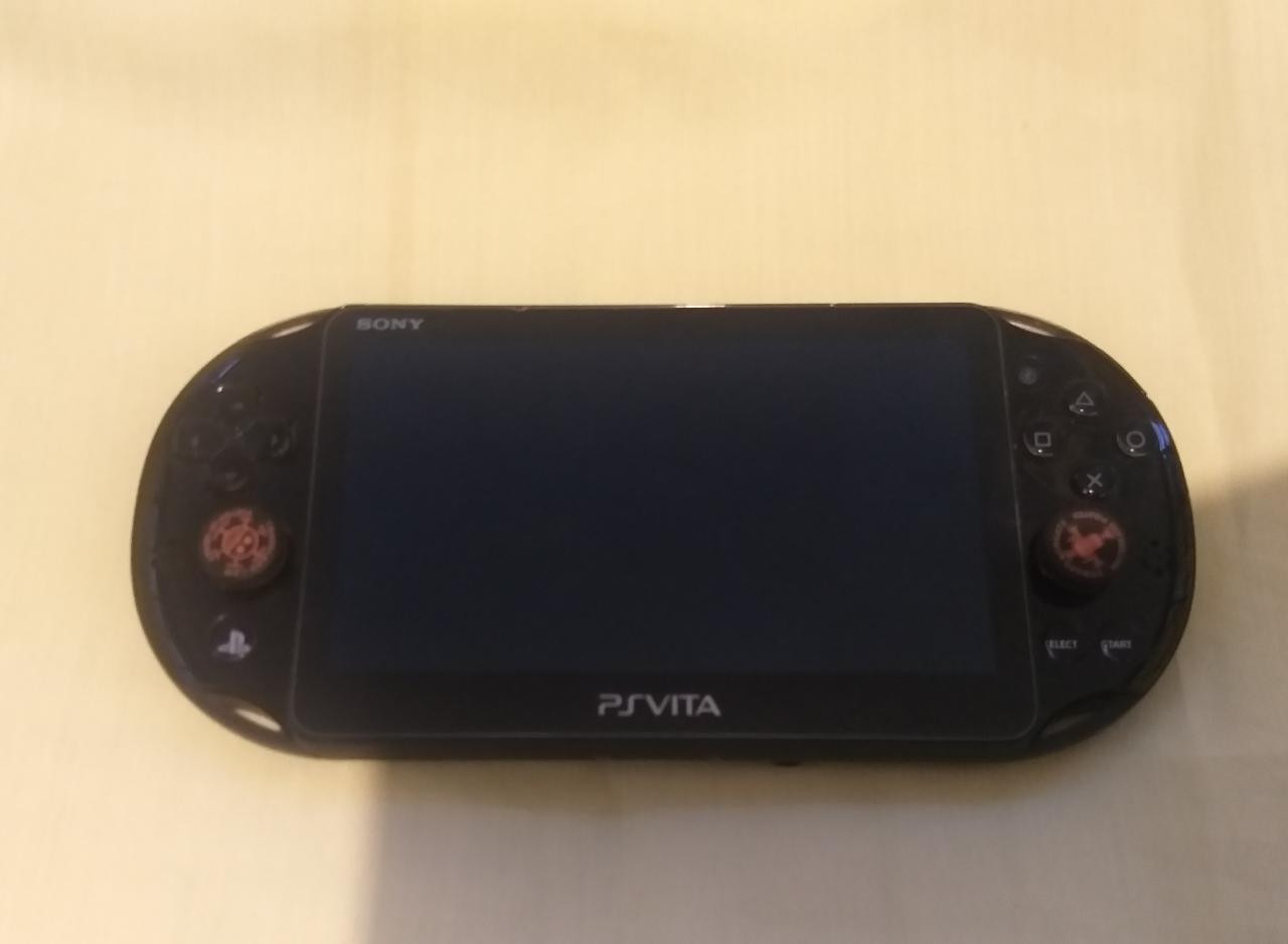 consolas y videojuegos - PSVITA Slim 8GB + Juegos + cargador - Excelentes condiciones