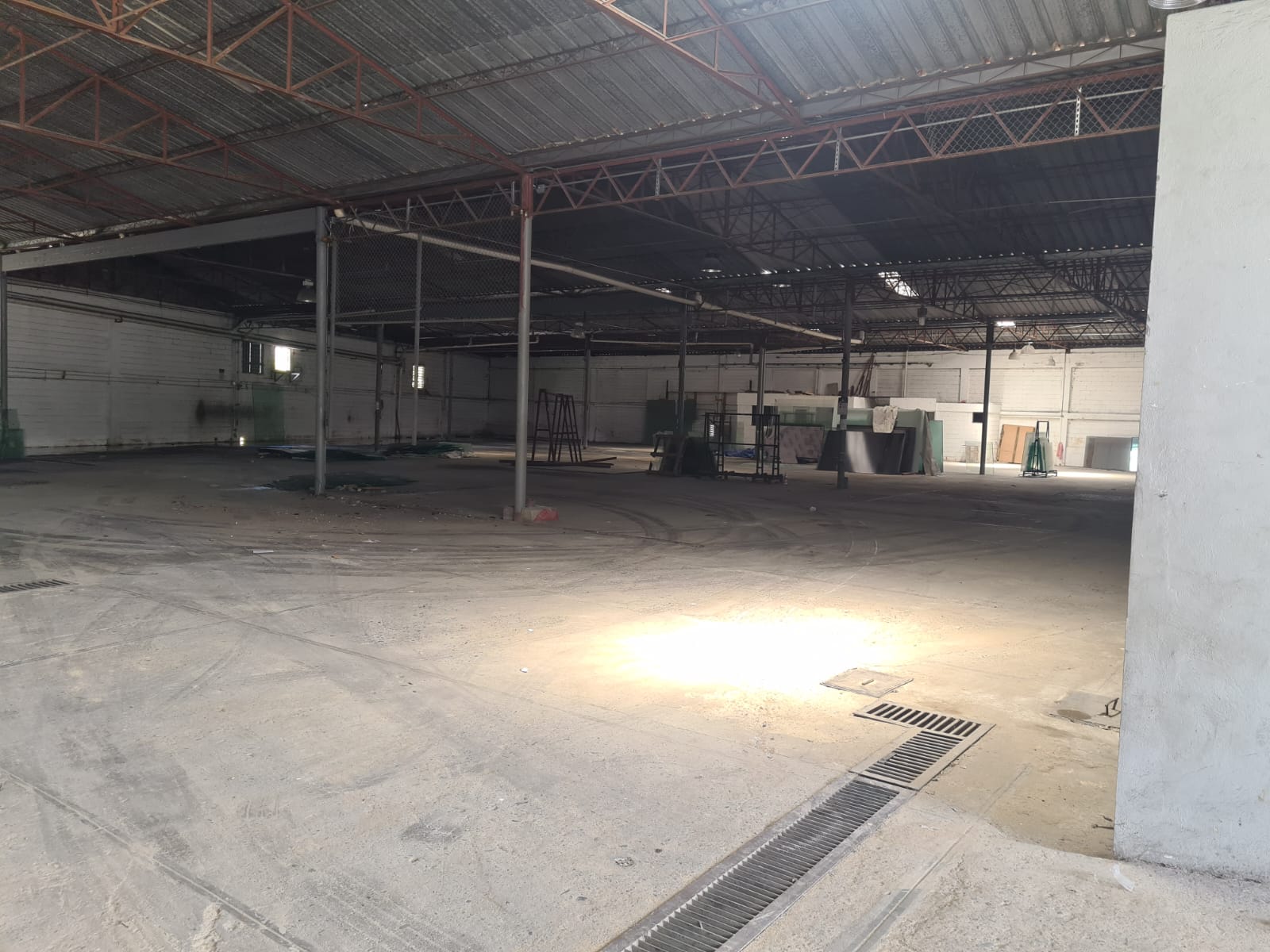 oficinas y locales comerciales - Alquilo Nave 2,200 mts Aut. Duarte Km 11 7