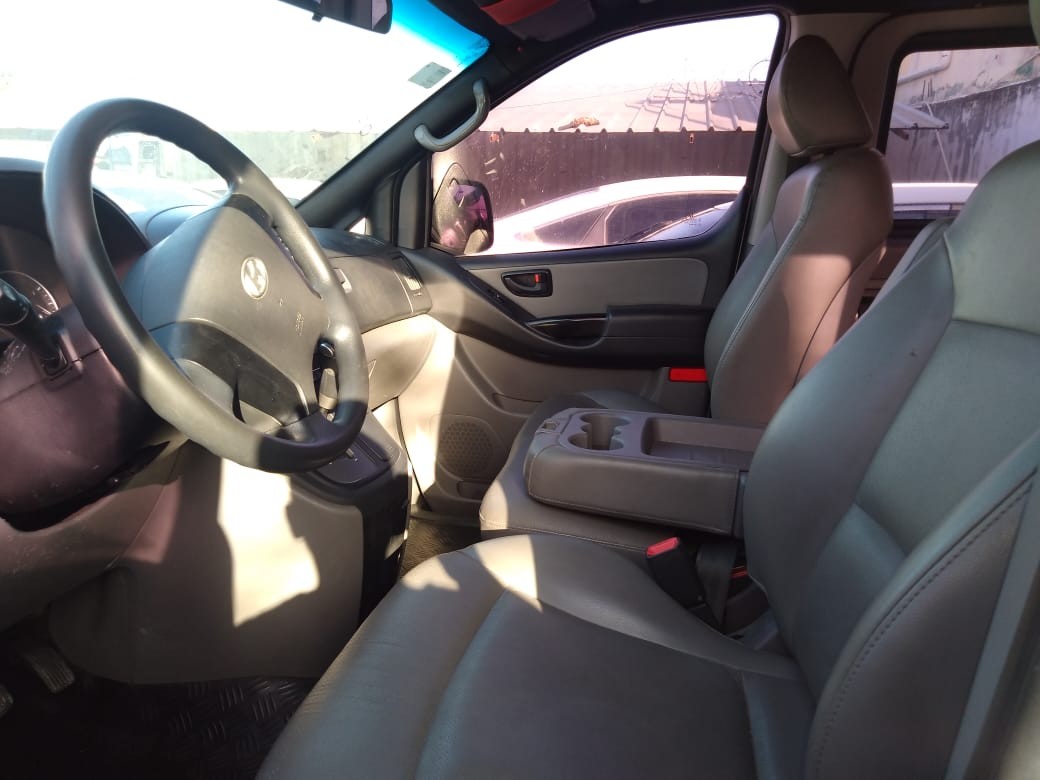 jeepetas y camionetas - HYUNDAI GRAND STAREX 2018 BLANCO 4
