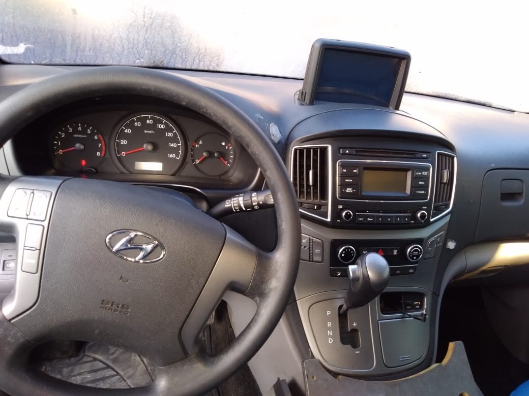 jeepetas y camionetas - HYUNDAI GRAND STAREX 2020 NEGRA 3