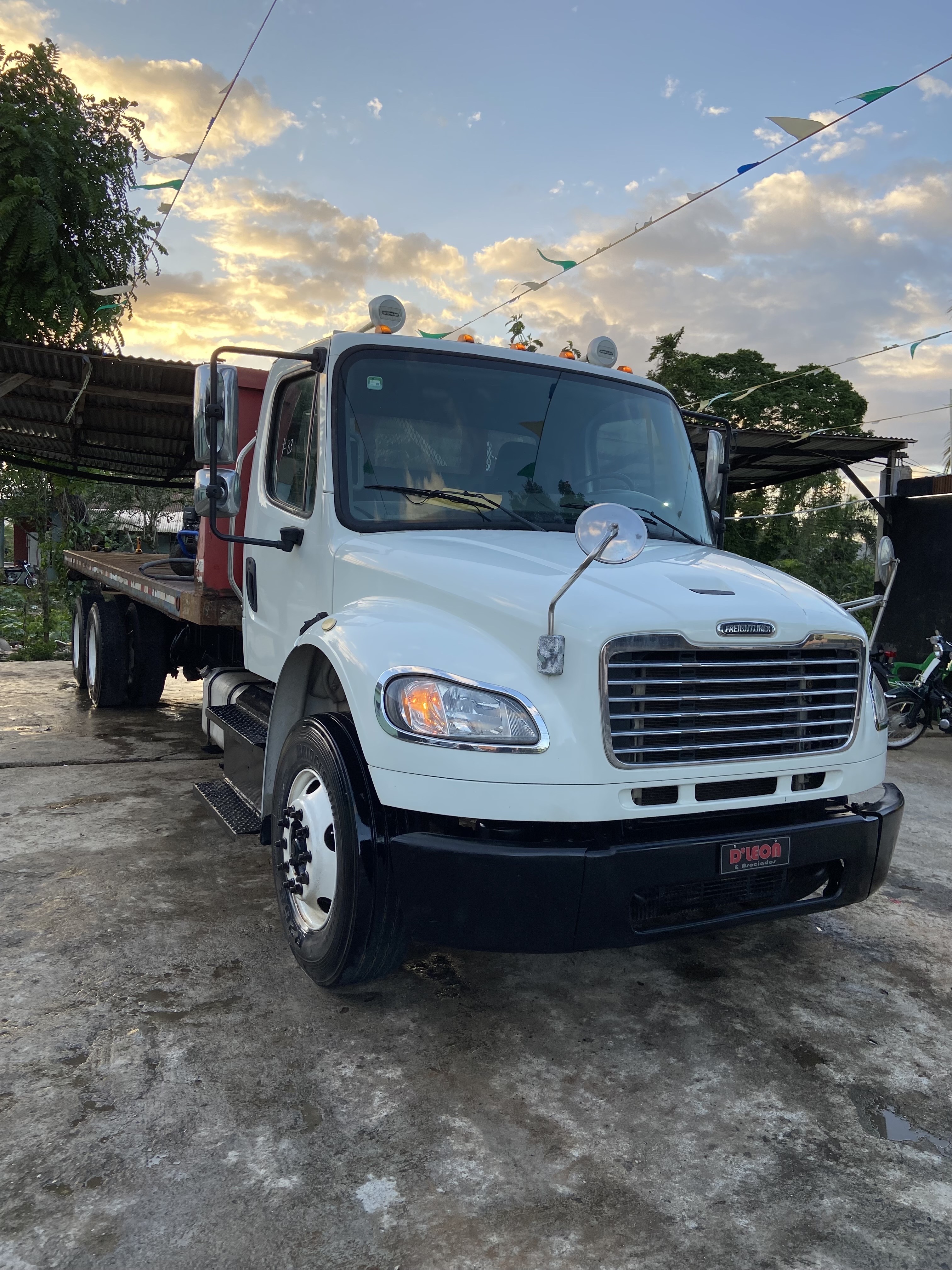 camiones y vehiculos pesados - freightliner m2  0