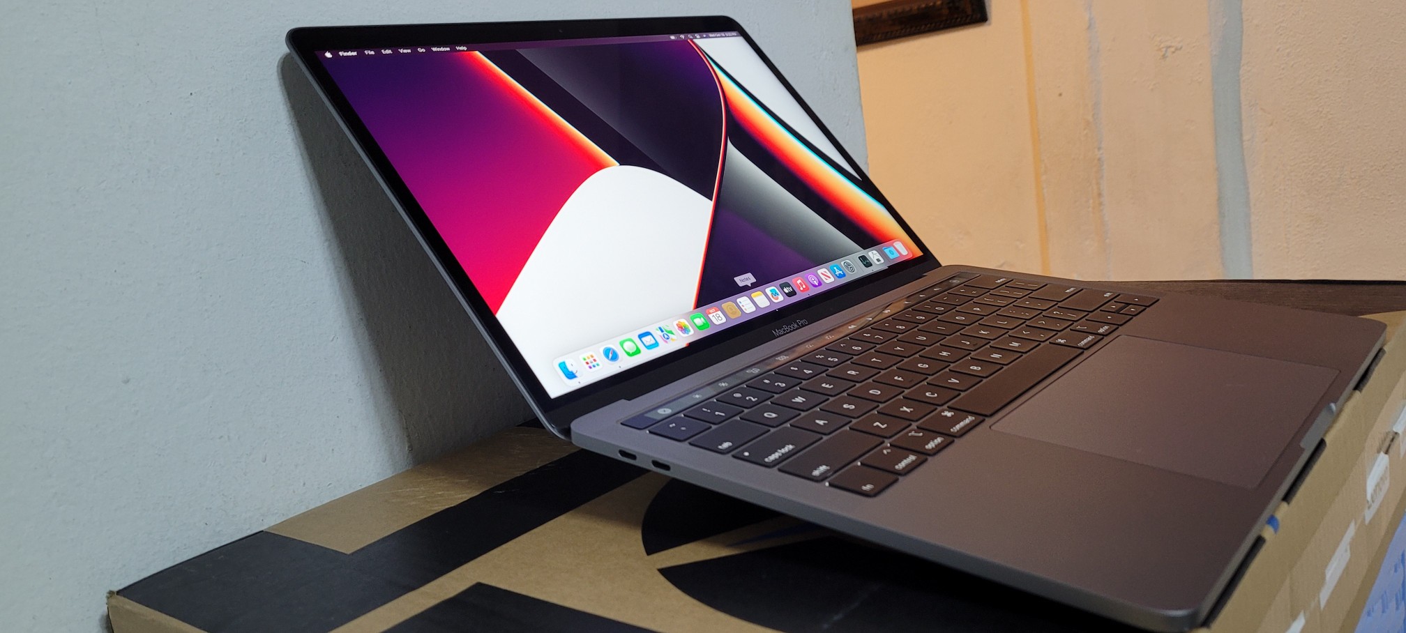 computadoras y laptops - Macbook Pro Retina de 13.3 Pulg Core i7 Ram 16gb ddr4 Disco 512gb año 2018 1
