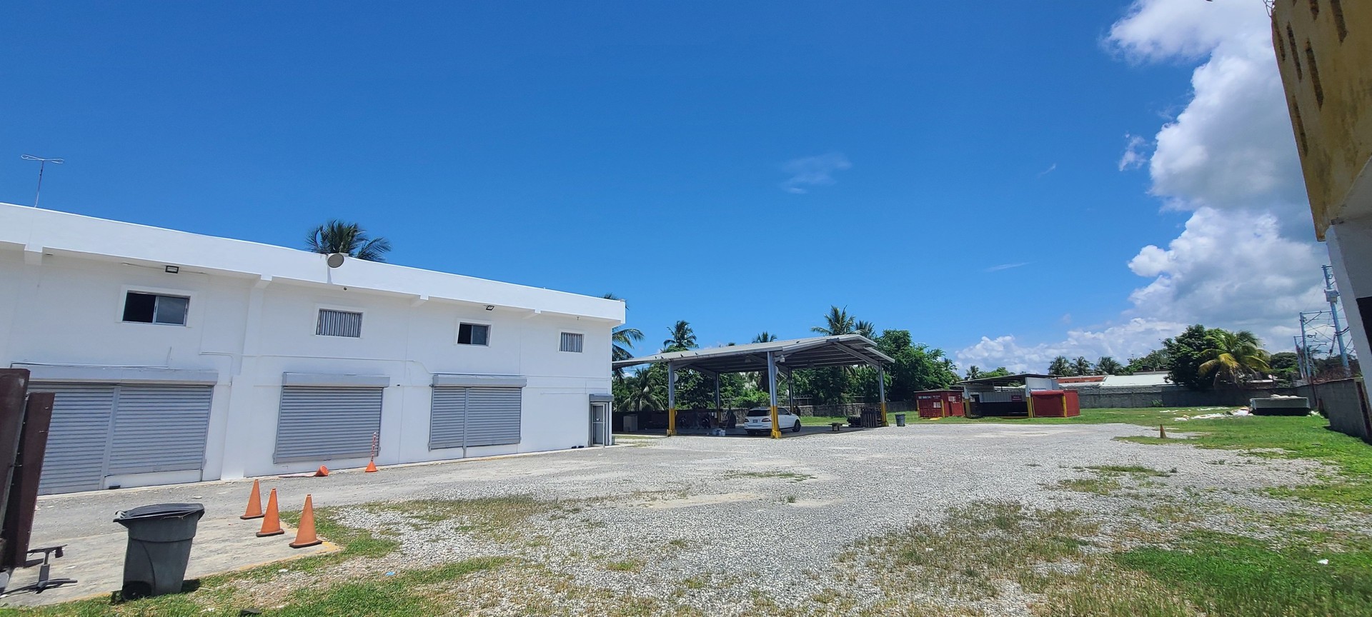 oficinas y locales comerciales - Local comercial en venta y alquiler en La Caleta, Boca Chica de 690m2 8
