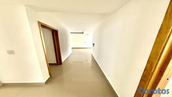 apartamentos - Venta de apartamento de 3 Hbs + Patio (1) piso. Av. Independencia 3