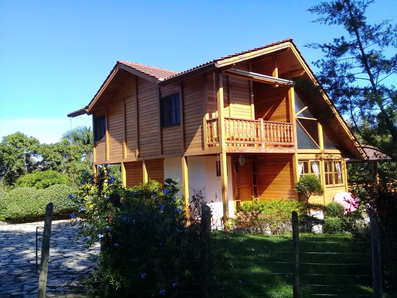 casas vacacionales y villas - Villa de 3 niveles en Sabaneta, Jarabacoa 