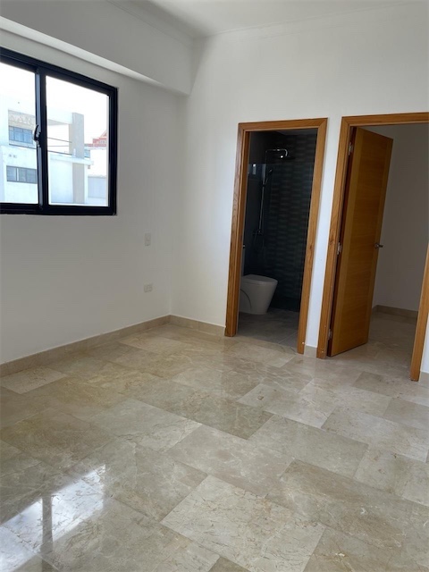apartamentos - Venta de apartamento piso alto en Serralles Distrito Nacional Santo Domingo  1