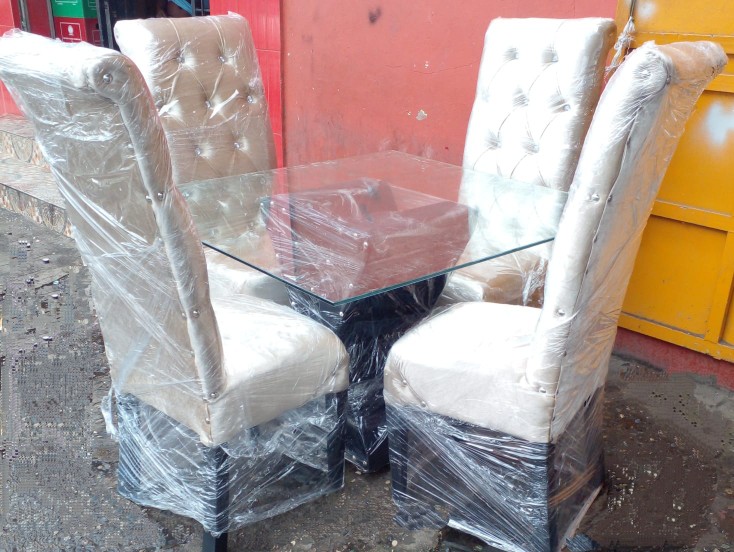 muebles y colchones - Comedor de 4 sillas con mesa de cristal