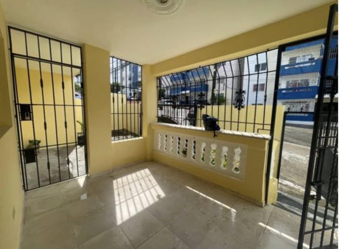 casas - VENDO CASA CHARLES DE GAULLE 4