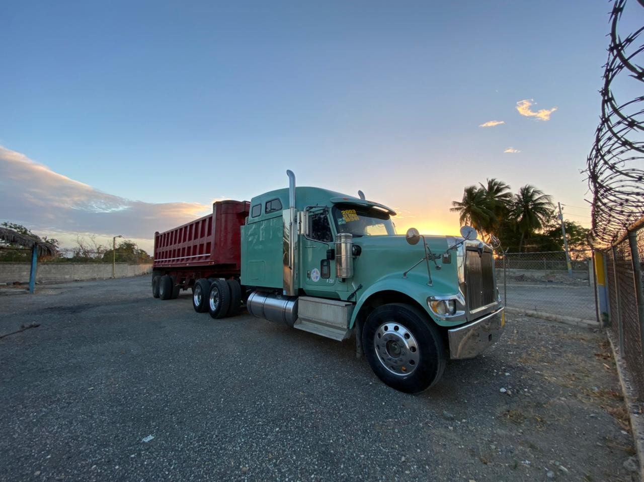 camiones y vehiculos pesados - Camión internacional 9900 eagle