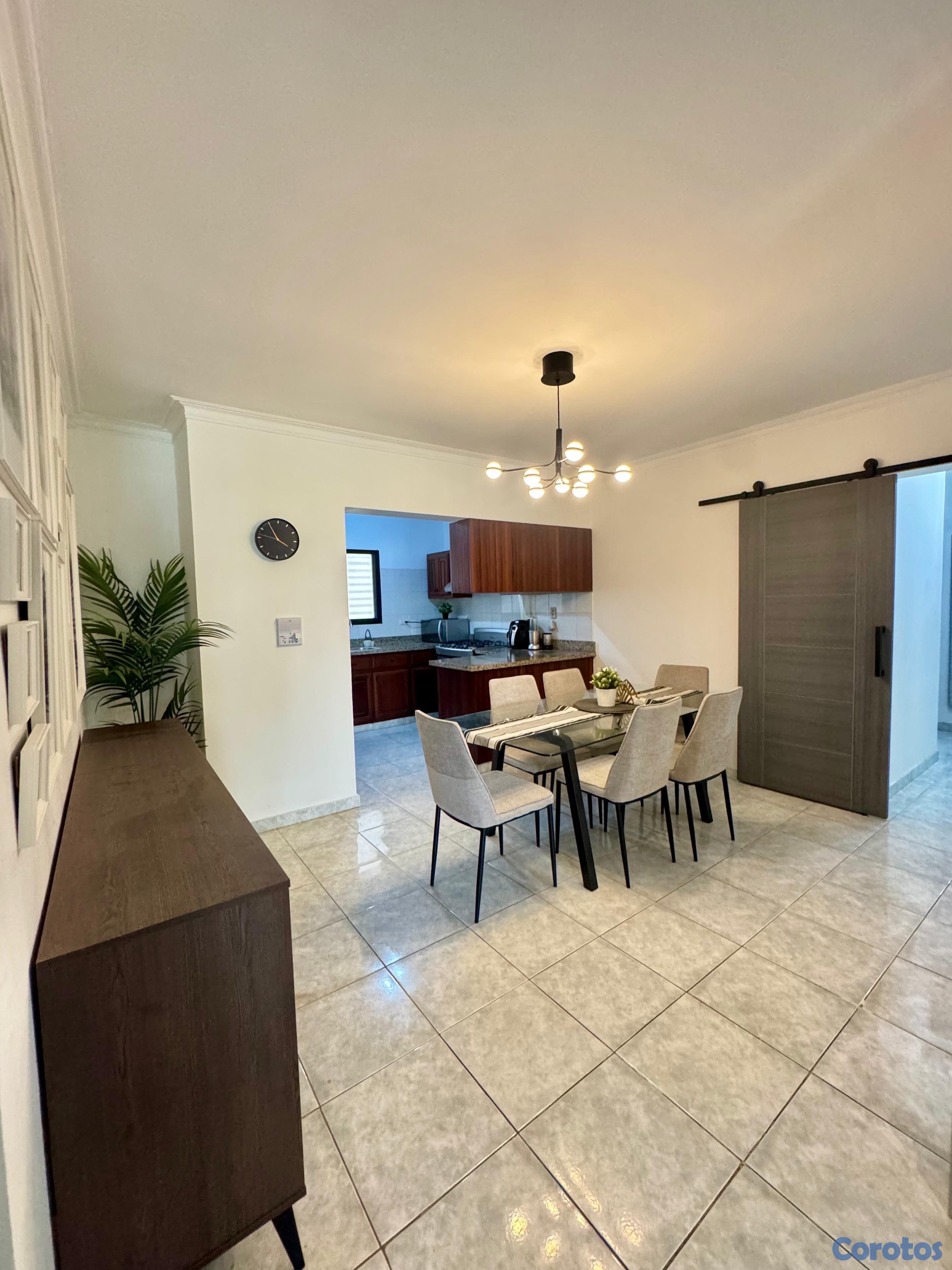 apartamentos - vendo Evaristo Morales dos hab dos baños balcón cocina amplia servicio  4