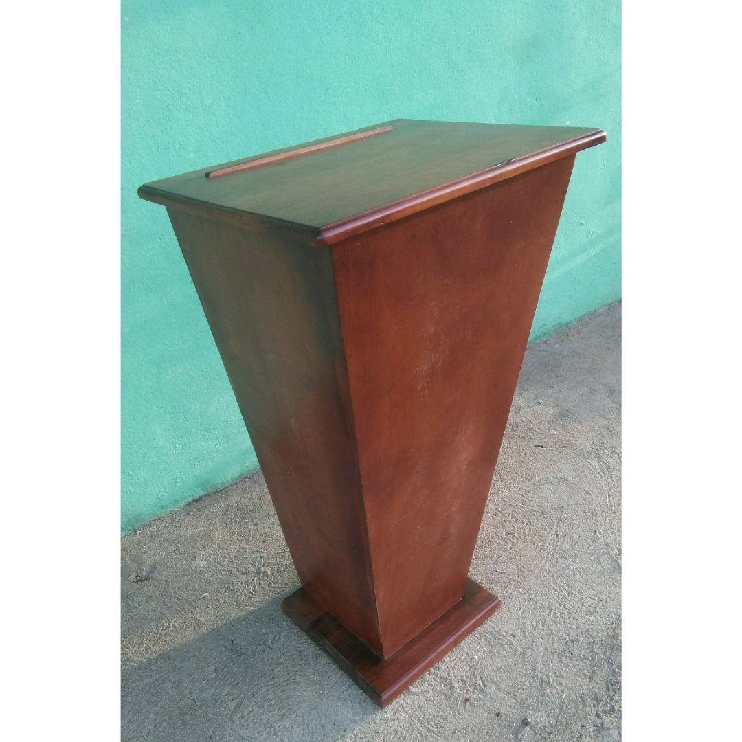 decoración y accesorios - Podium en madera pequeño  2