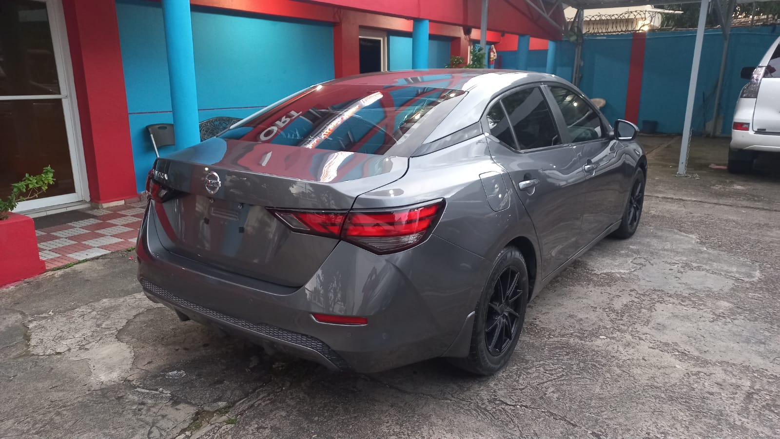 carros - Nissan Sentra S año 2020 Gris Oscuro 7