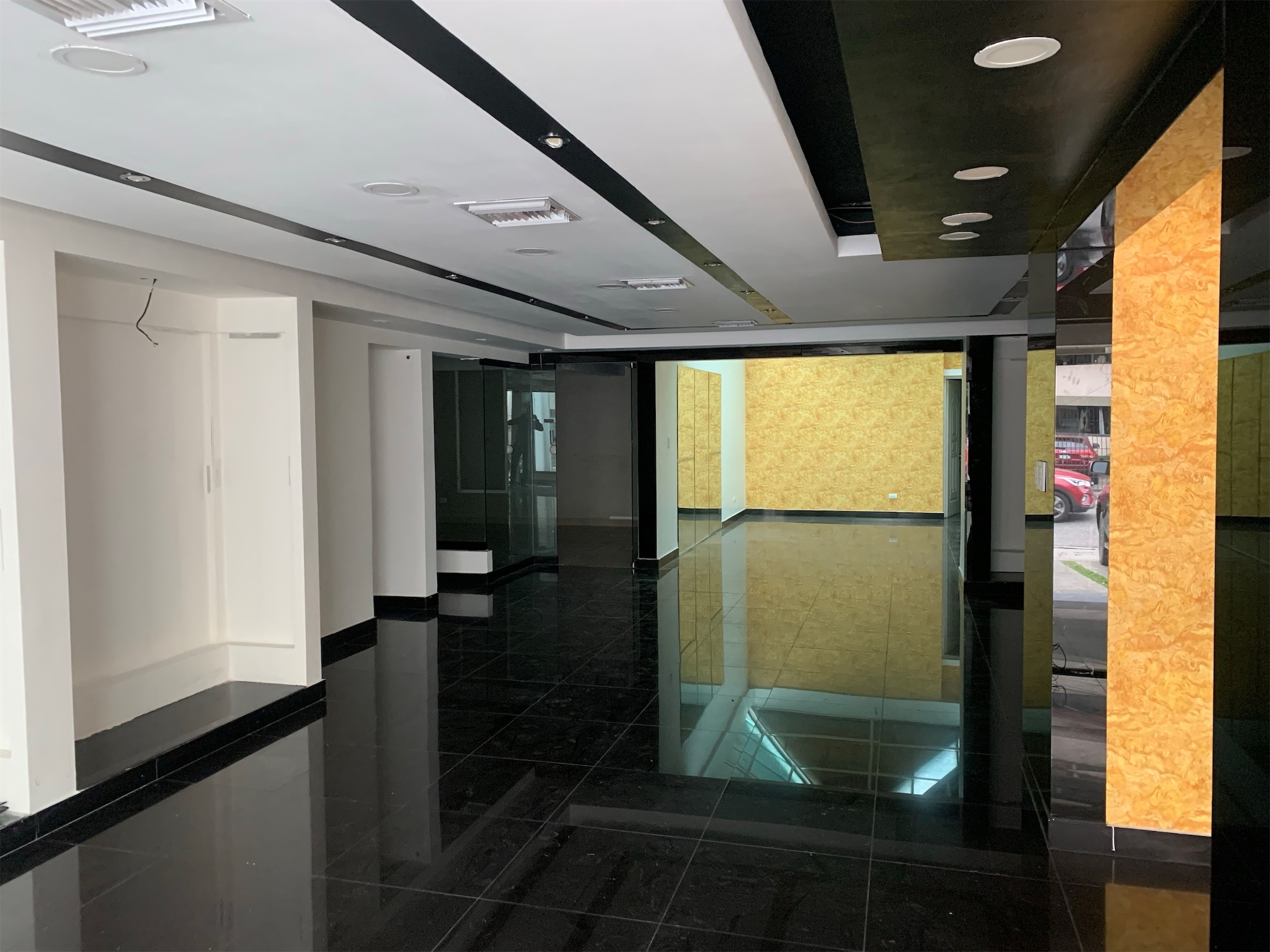 oficinas y locales comerciales - Local de oportunidad en Naco 8