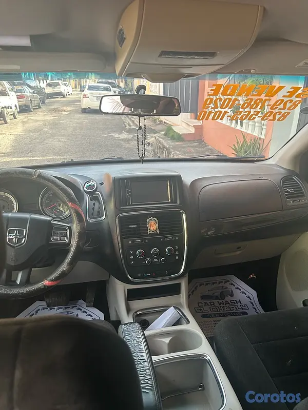 otros vehiculos - vendo Dodge Caravan 2012 3