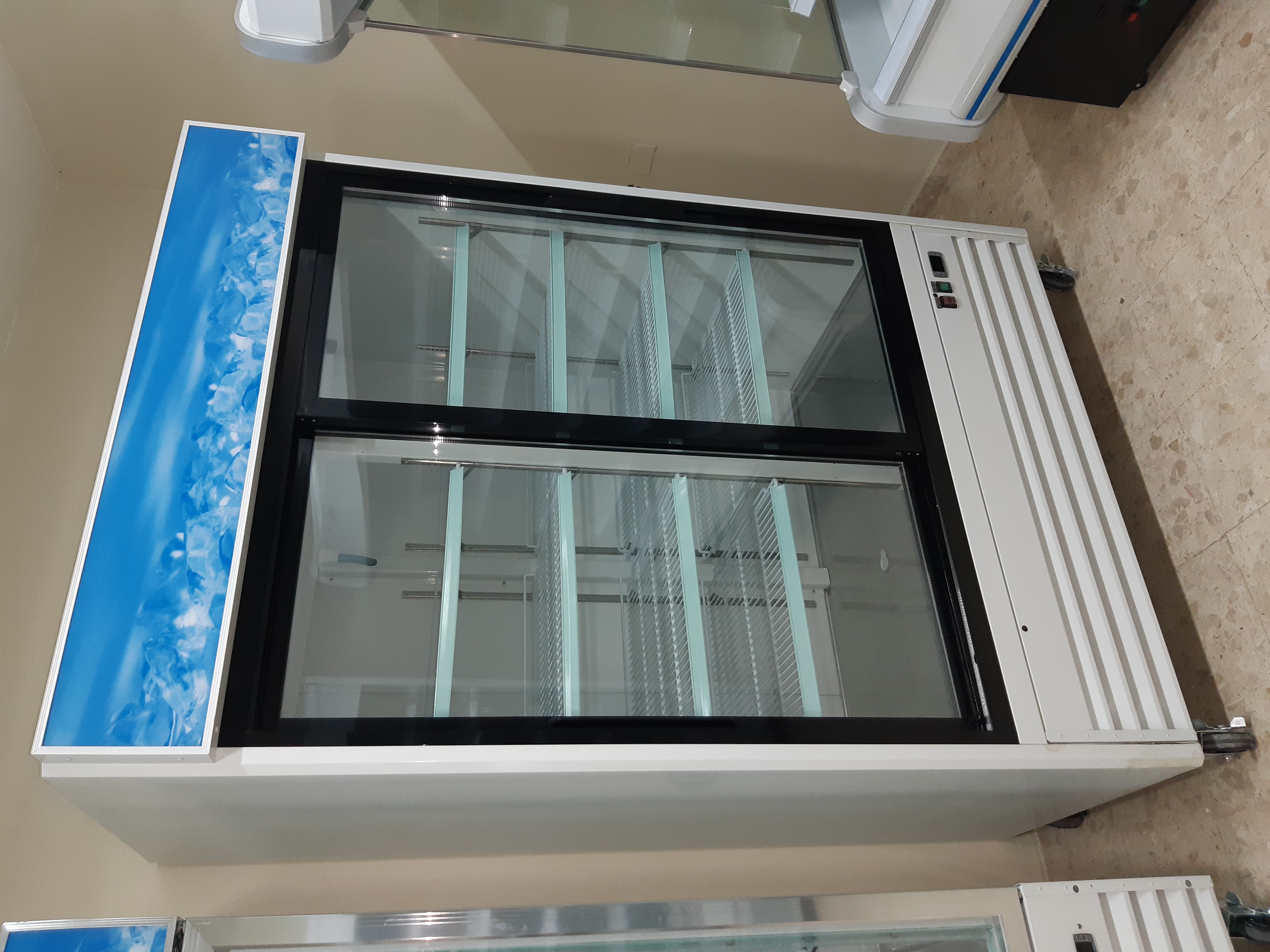 equipos profesionales - Freezer exhibidor de dos puertas 