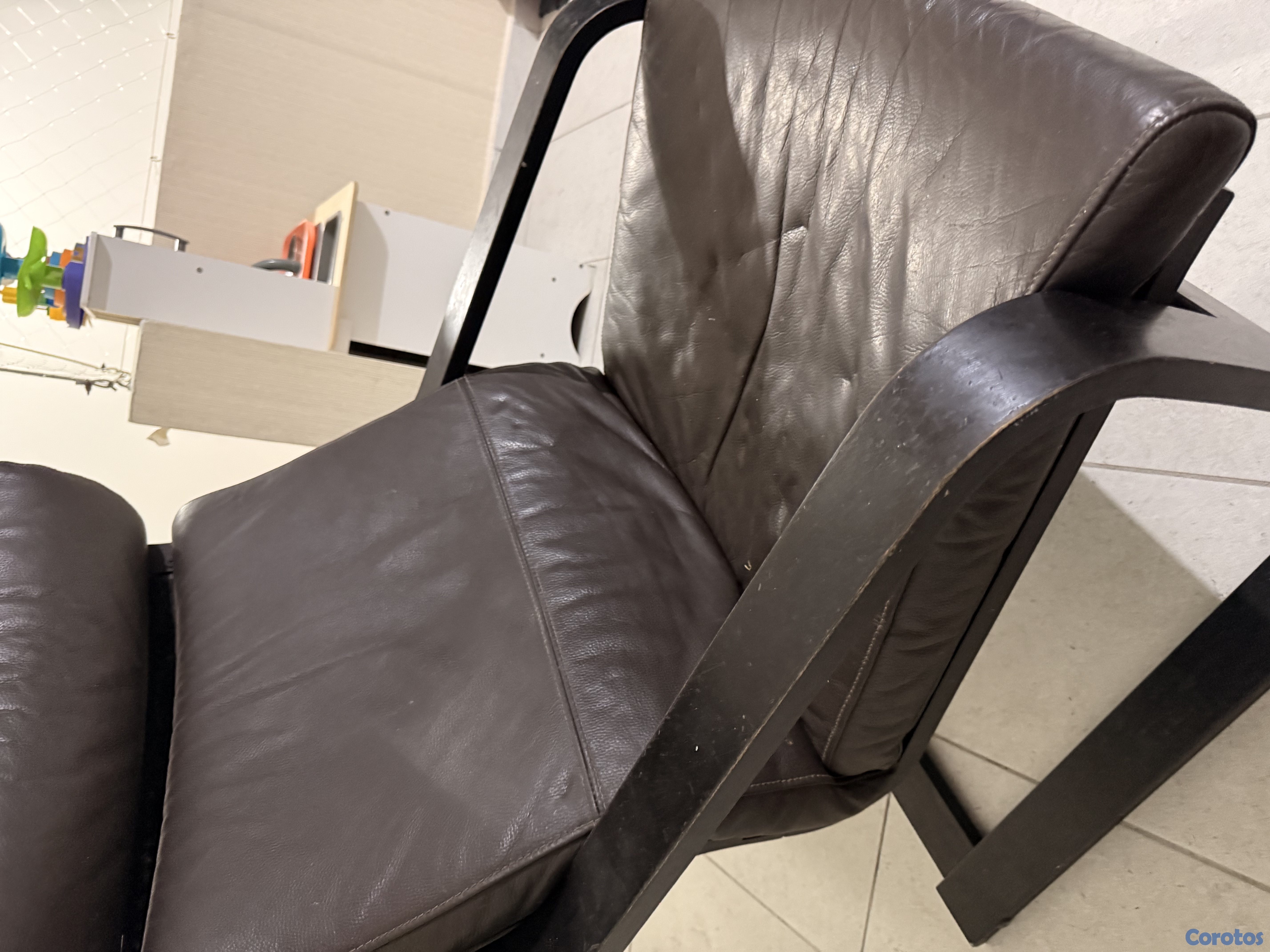 muebles y colchones - Sillon (silla) mecedora de Ikea de piel Marrón 3