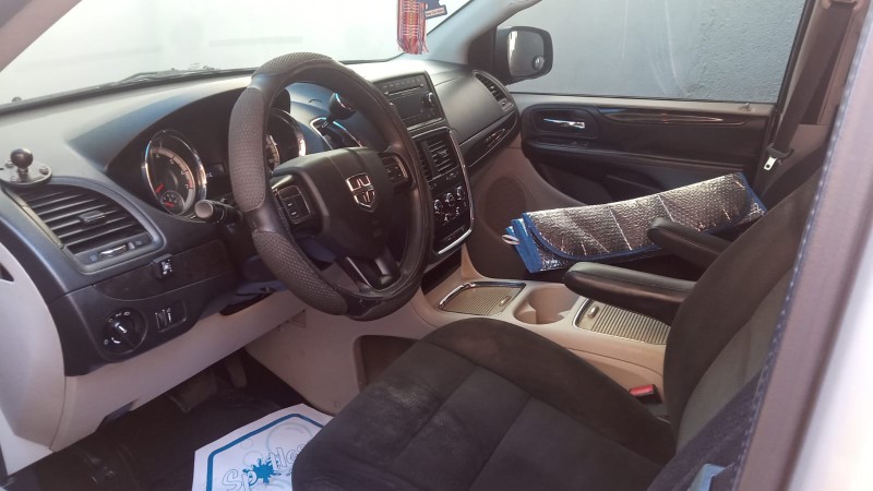 jeepetas y camionetas - DODGE GRAND CARAVAN SXT 2016 V6 4