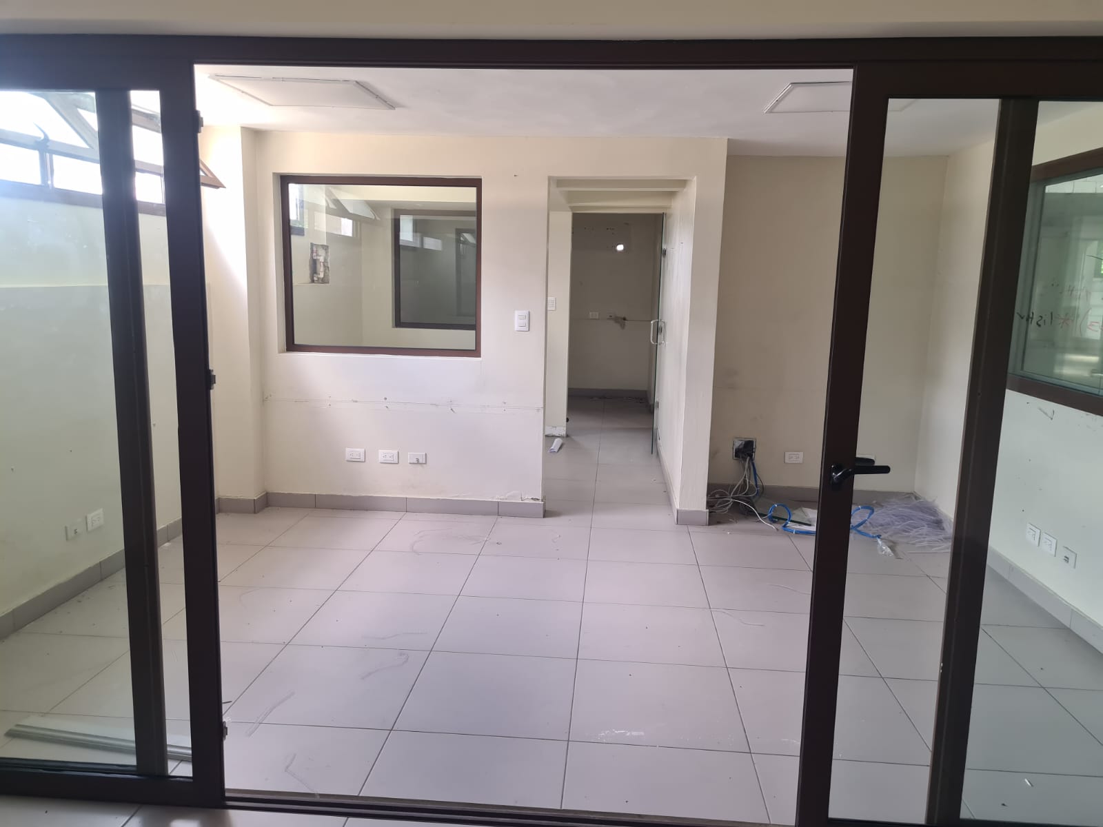 oficinas y locales comerciales - Alquilo Nave 2,200 mts Aut. Duarte Km 11 8