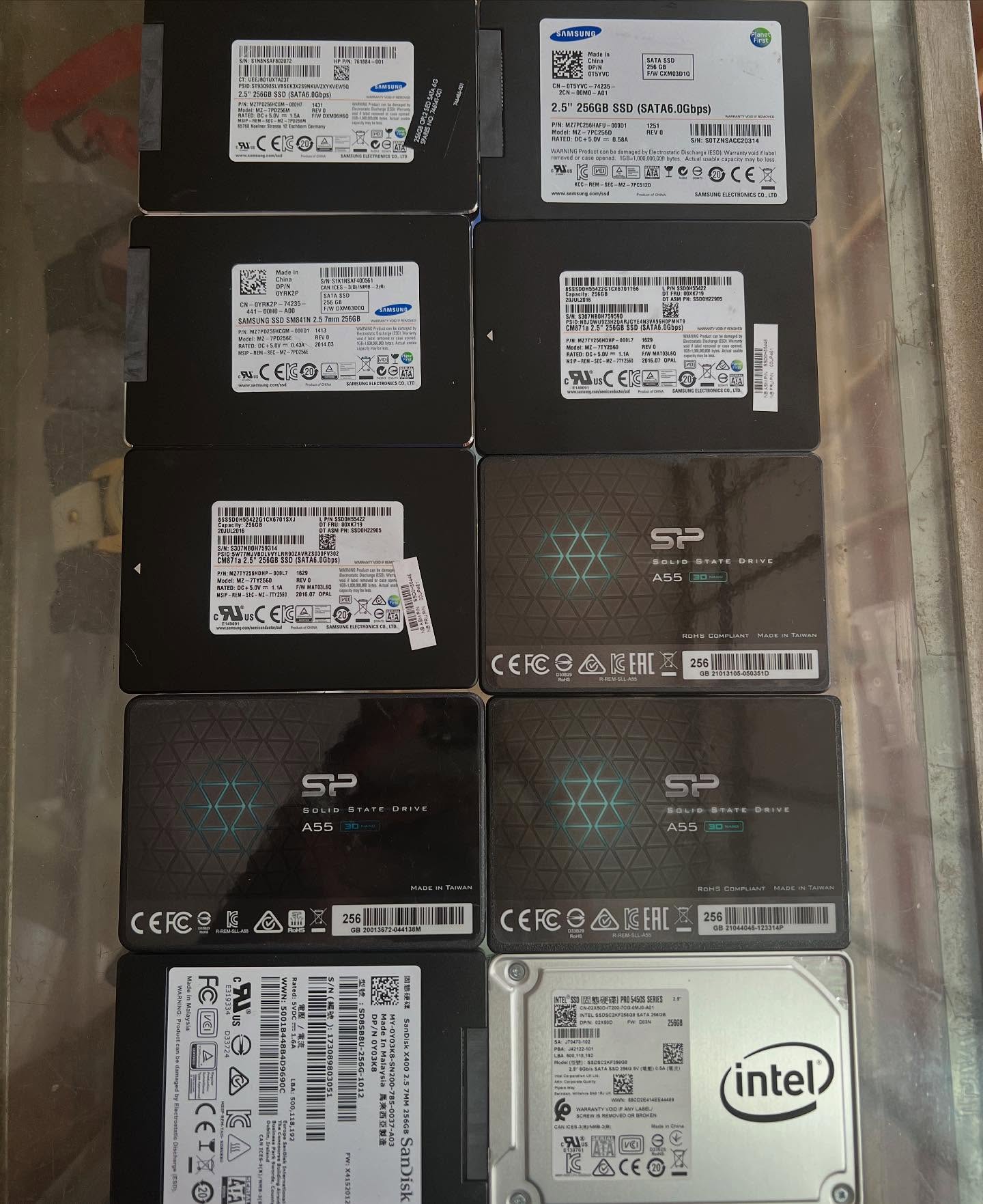 computadoras y laptops - Disco ssd Samsung SP A55 Sandisk e Intel de 256gb 