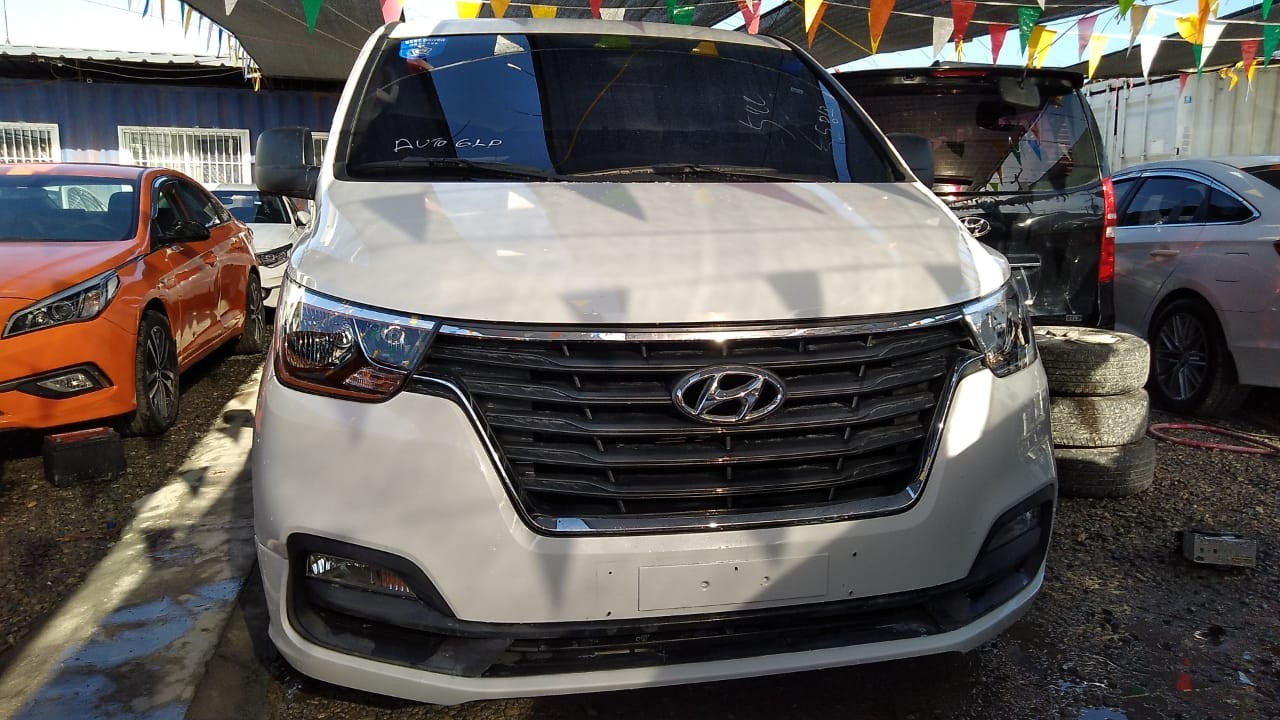carros - HYUNDAI GRAND STAREX 2020 BLANCA 1