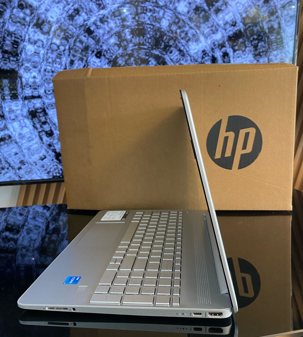 computadoras y laptops - Hermosa Lapto Hp 15-dy2131wm i3 11Ava Gen. $21,0008gb ram 256gb ssd  4